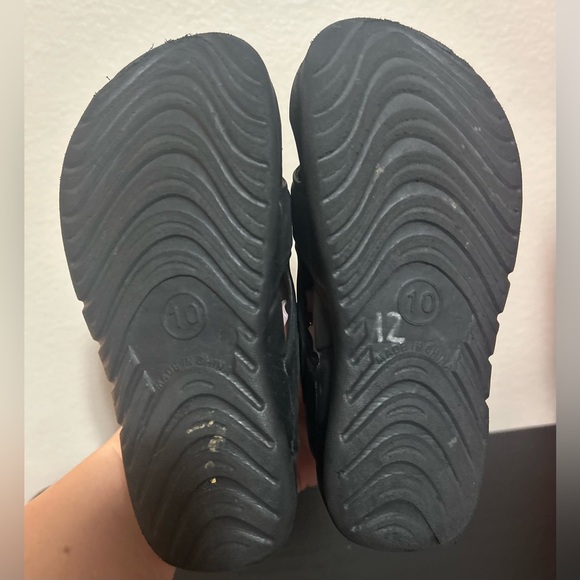 Lightning McQueen toddler crocs/ velcro slip-ons- size 10(run a tad small) - Picture 7 of 7